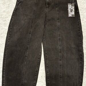 Women's NWT Mid-Rise Barrel Leg Jeans Future Collective Black Wash Size 12